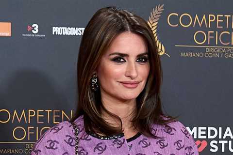 Penelope Cruz joins Antonio Banderas for the ‘official competition’ photo op!