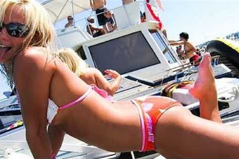 20 Idiots In Boats Caught On Camera!